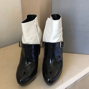 Alexander McQueen Black/Ivory Boots Size 39